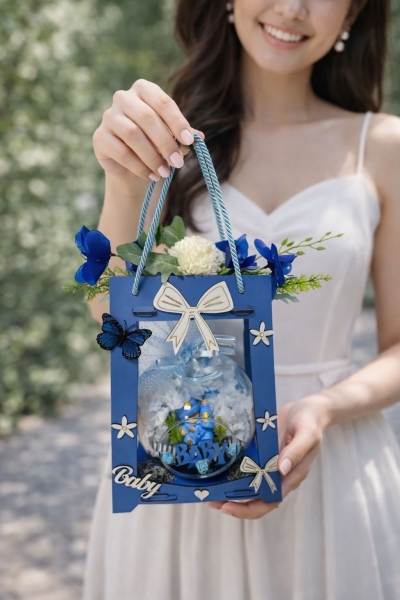 ERKEK BEBEK AHŞAP ÇANTALI FANUSLU 42 CM